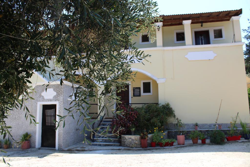 Marina 1990 Apartment Agios Georgios Pagon Bagian luar foto