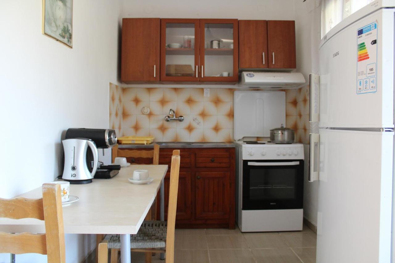 Marina 1990 Apartment Agios Georgios Pagon Bagian luar foto